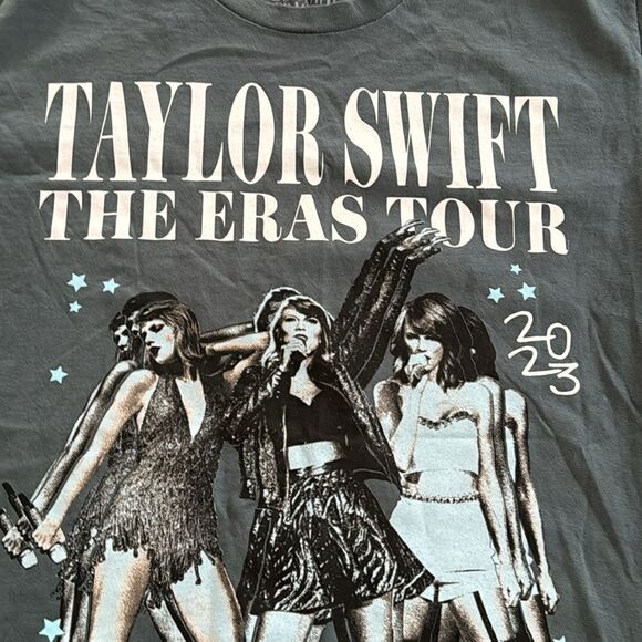 Taylor Swift The Eras Tour Official Merch T-Shirt Size Medium - Picture 2 of 7